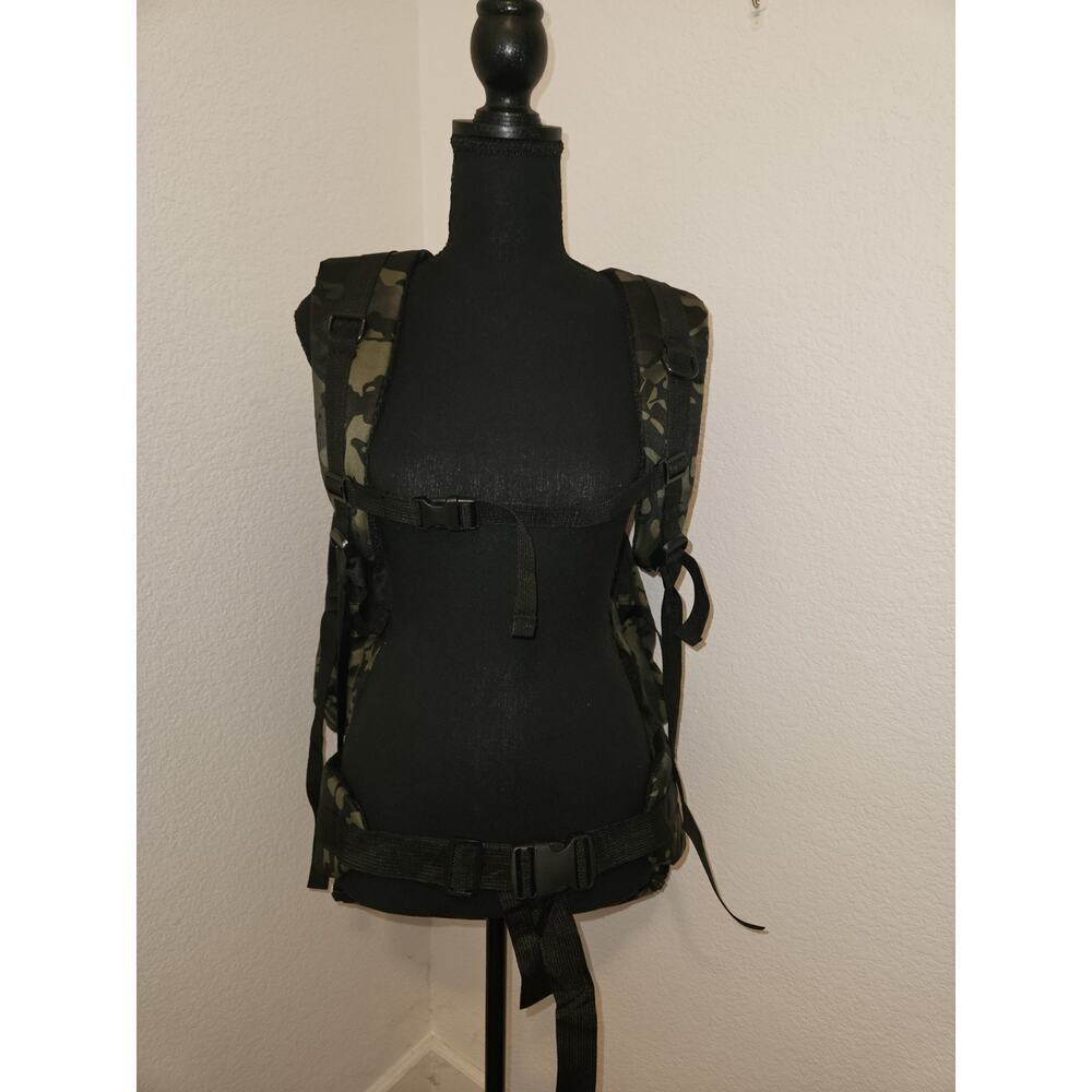 New! 70L Camouflage Hiking Backpack - Picture 3 of 8